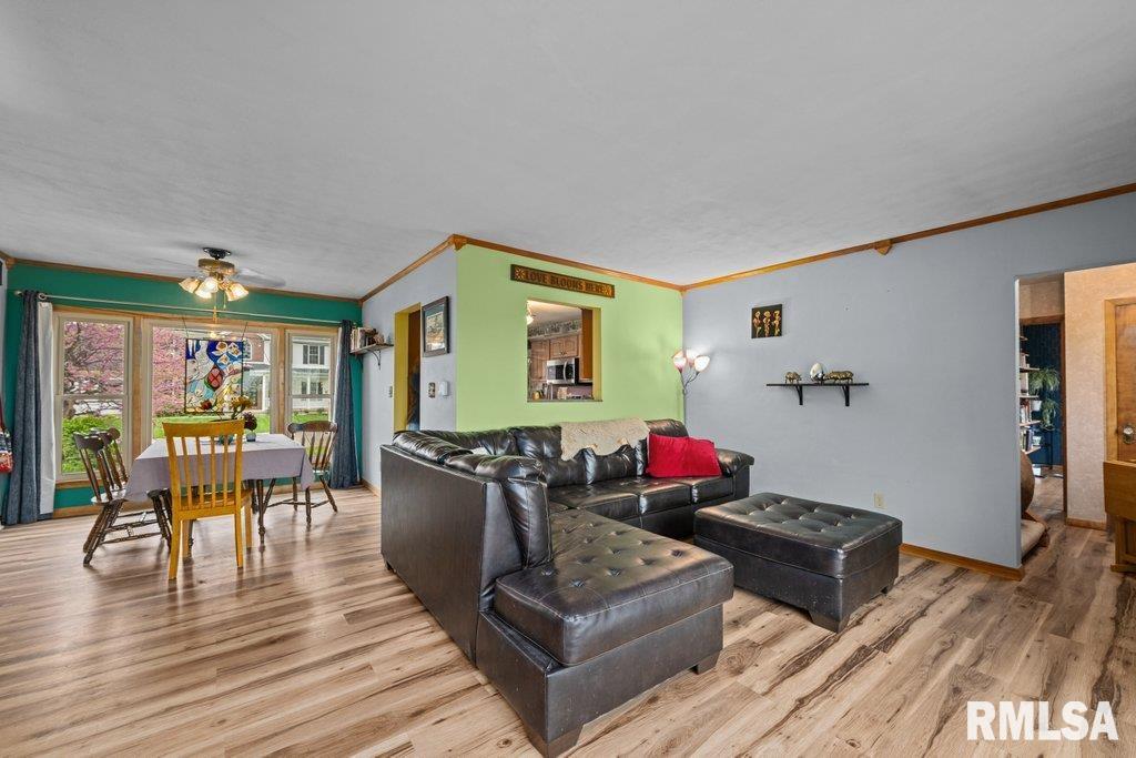 111 S Barrington Drive, Hampton, Illinois image 4