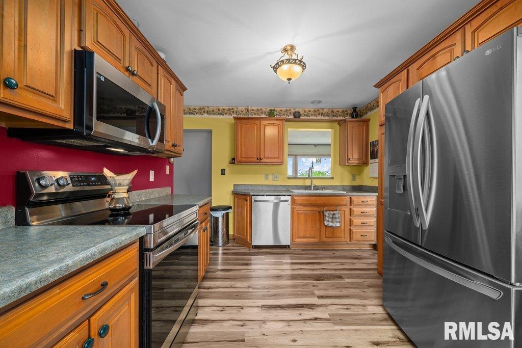 111 S Barrington Drive, Hampton, Illinois image 6