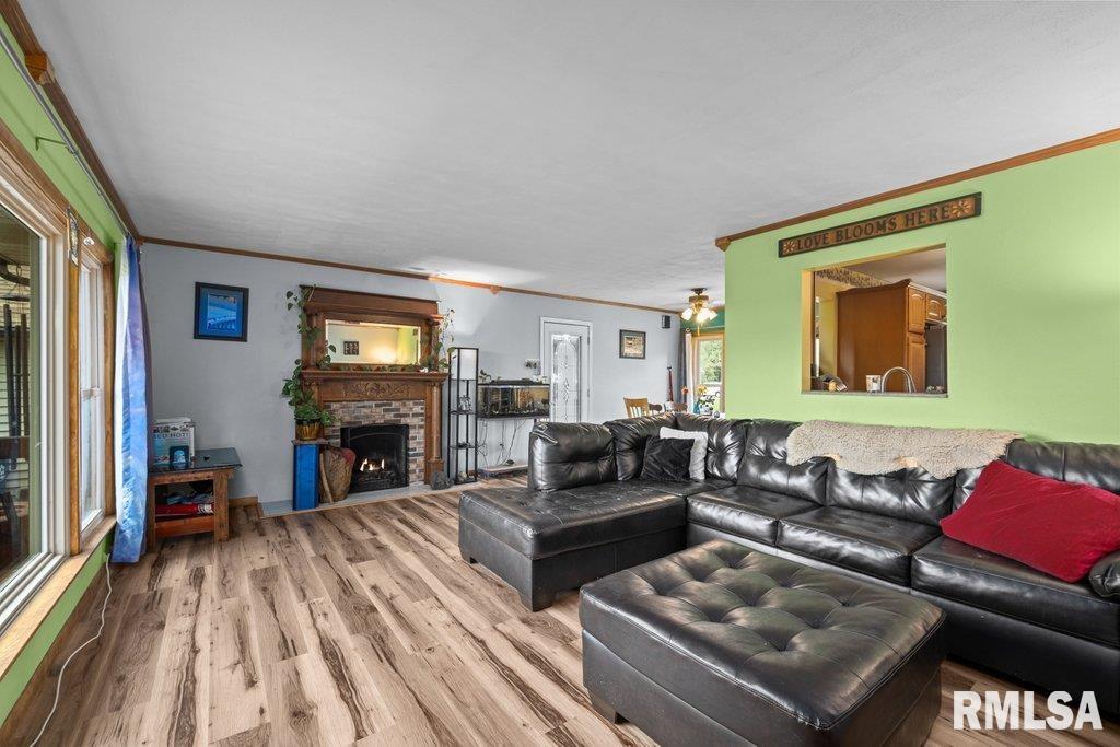 111 S Barrington Drive, Hampton, Illinois image 3