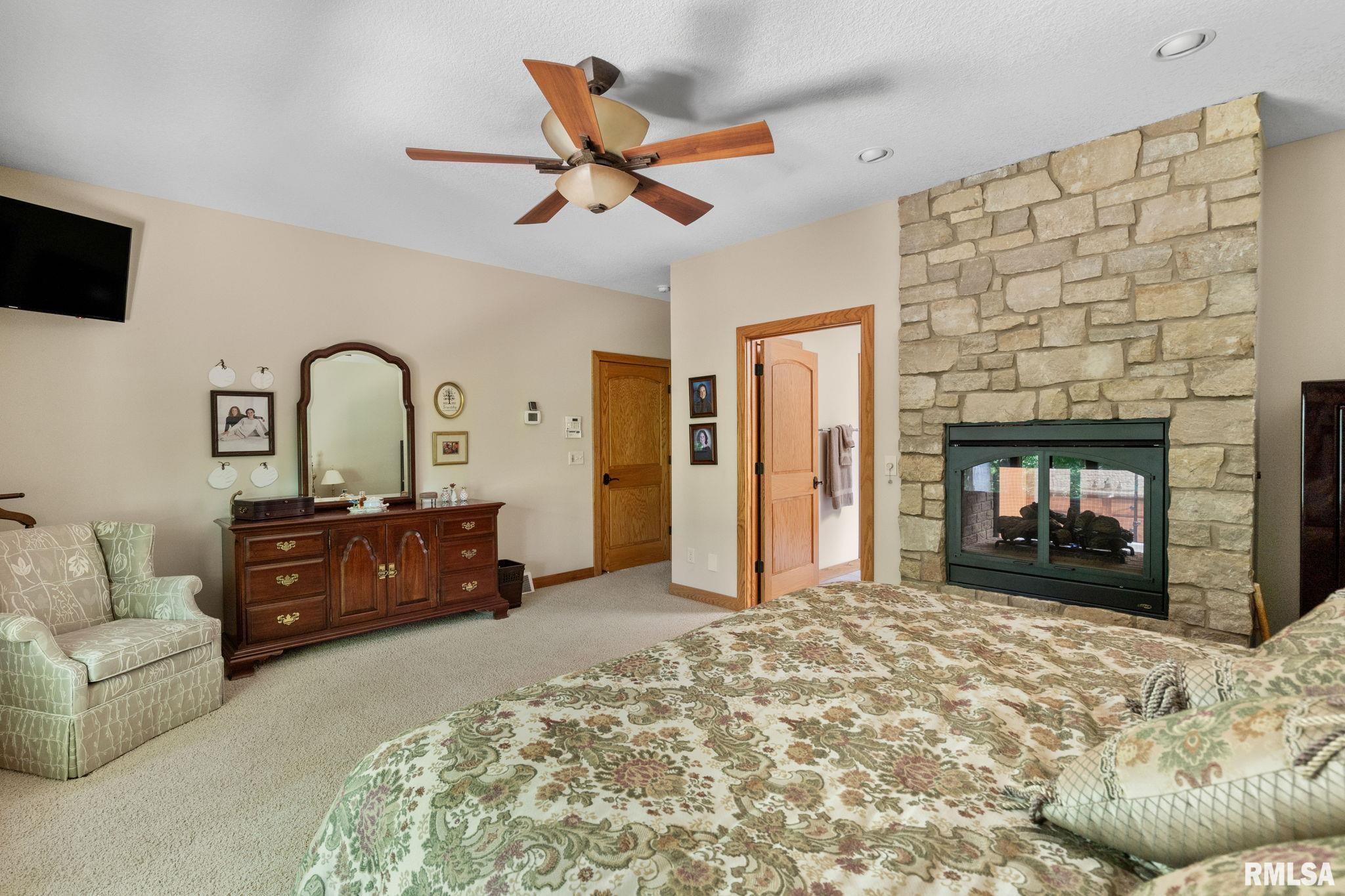 7 Autumn Creek Drive, Coal Valley, Illinois image 39