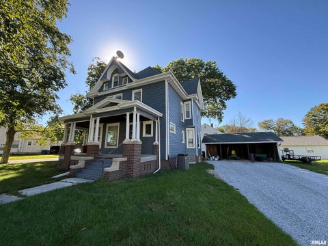 Homes For Sale - 204 W Clinton Avenue<br/> Monmouth, IL 61462