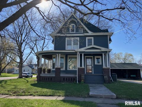 Photo of 204 W CLINTON Avenue, Monmouth, IL 61462 (MLS # CA1043062)