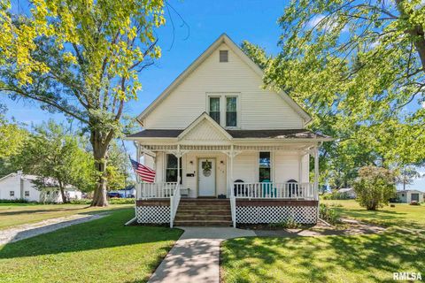 Homes For Sale - 310 S Pine Street<br/> Stonington, IL 62567