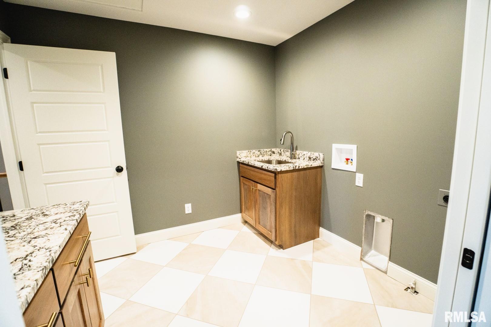 6654 Meghan Avenue, Bettendorf, Iowa image 34