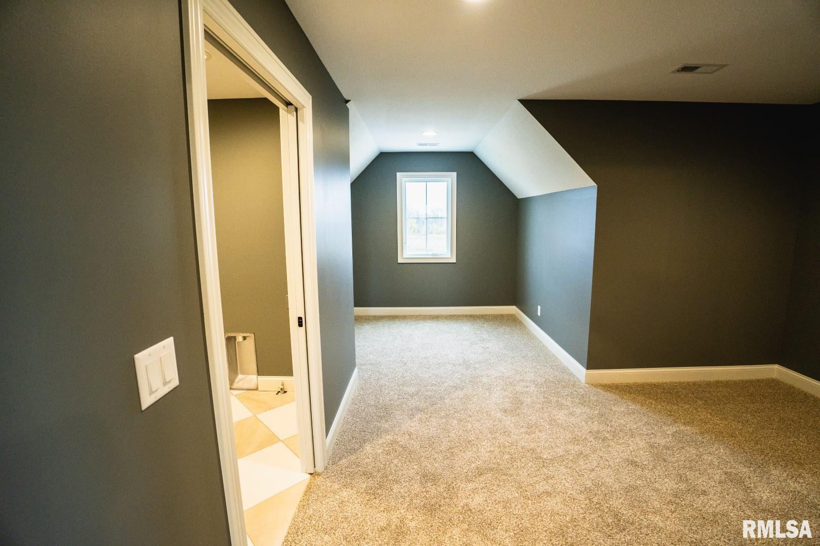6654 Meghan Avenue, Bettendorf, Iowa image 38