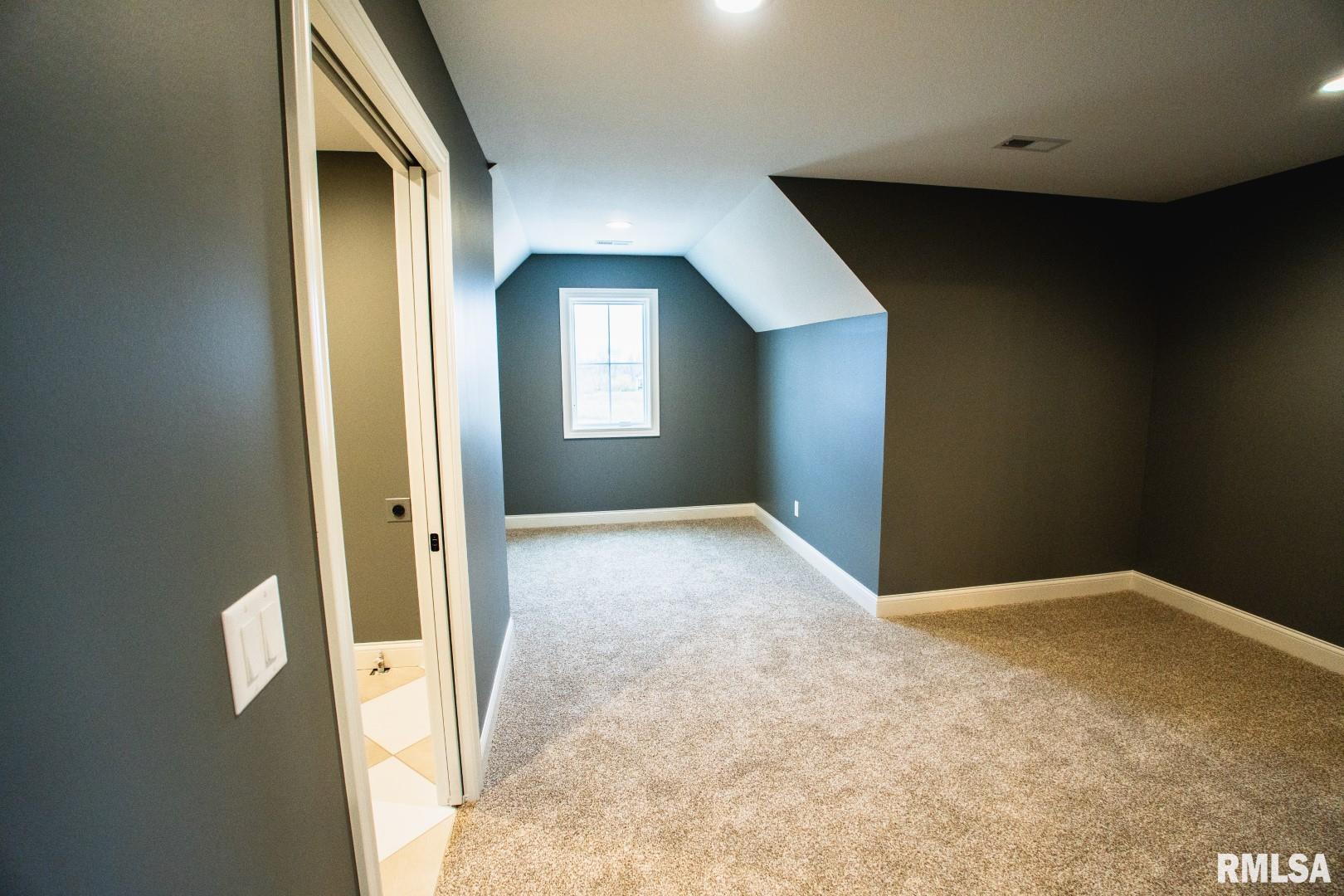 6654 Meghan Avenue, Bettendorf, Iowa image 39