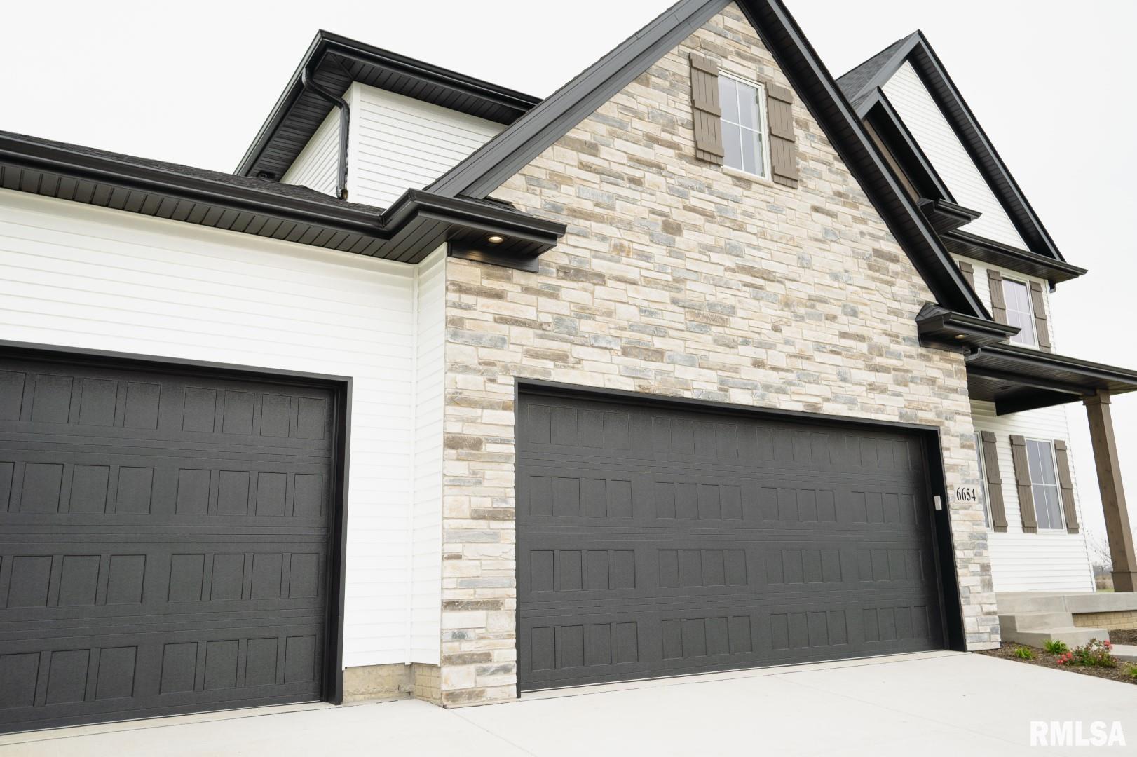 6654 Meghan Avenue, Bettendorf, Iowa image 3