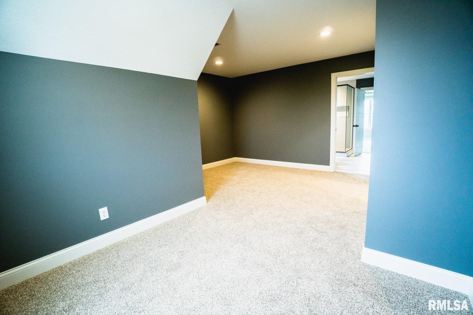 6654 Meghan Avenue, Bettendorf, Iowa image 35