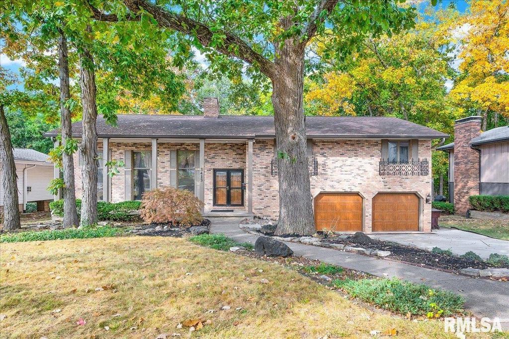 Photo of 3413 W CAPITOL Drive, Peoria, IL 61614 (MLS # PA1261953)