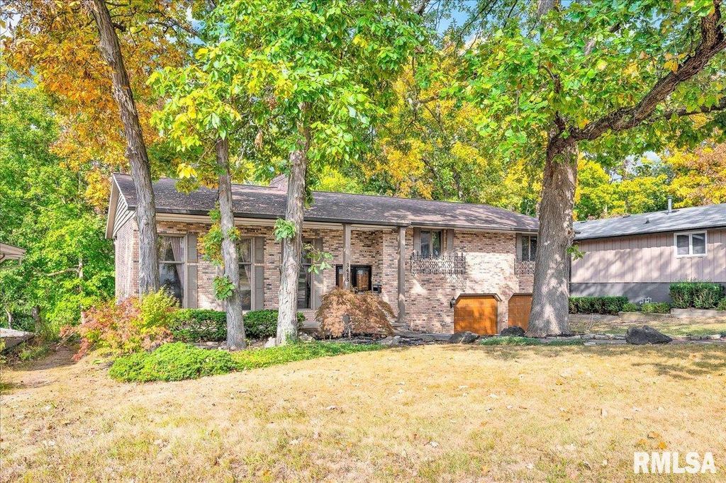 Photo of 3413 W CAPITOL Drive, Peoria, IL 61614 (MLS # PA1261953)