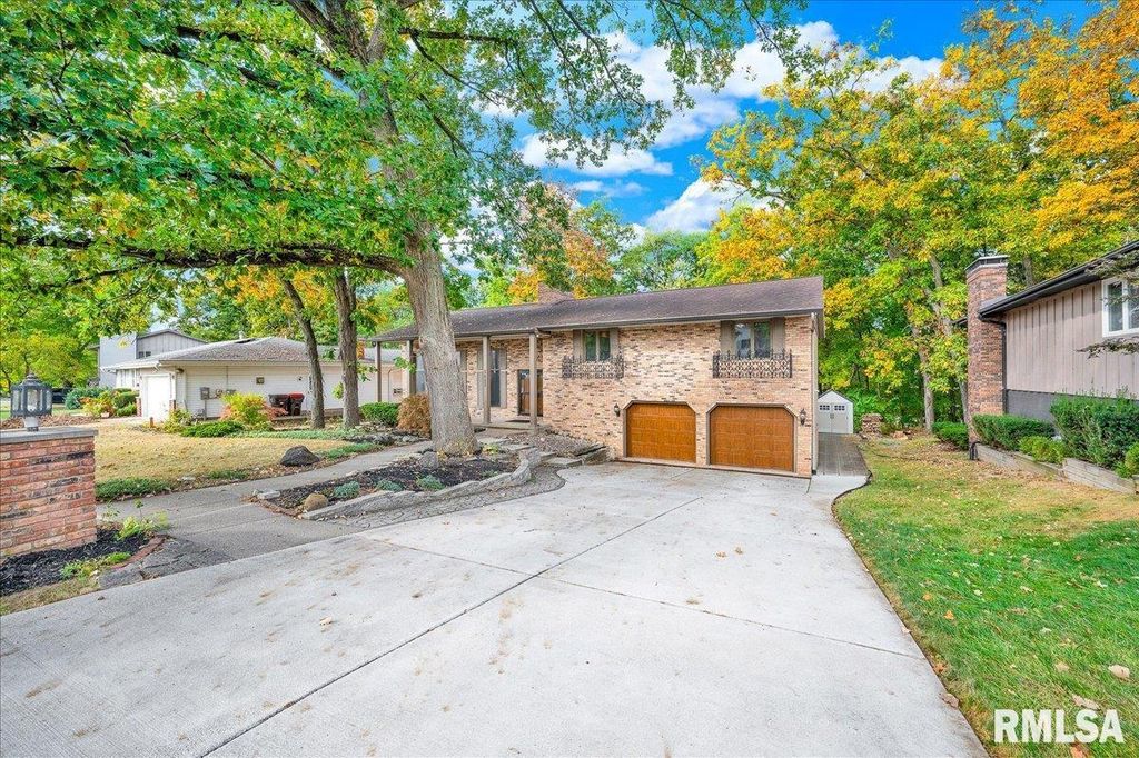 Photo of 3413 W CAPITOL Drive, Peoria, IL 61614 (MLS # PA1261953)