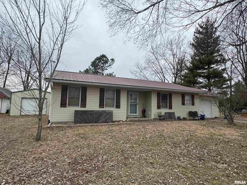 Homes For Sale - 620 S Park Drive<br/> Goreville, IL 62939