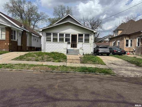 Photo of 723 E BEHRENDS Avenue, Peoria, IL 61603 (MLS # PA1265757)