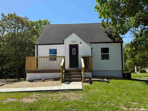Homes For Sale - 3304 E Washington Street<br/> East Peoria, IL 61611