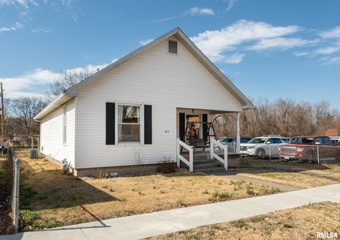 Homes For Sale - 609 N 18th Street<br/> Williamson County, Herrin, IL 62948