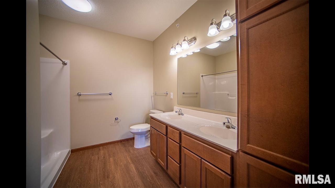 2592 Middle Road #319, Bettendorf, Iowa image 6