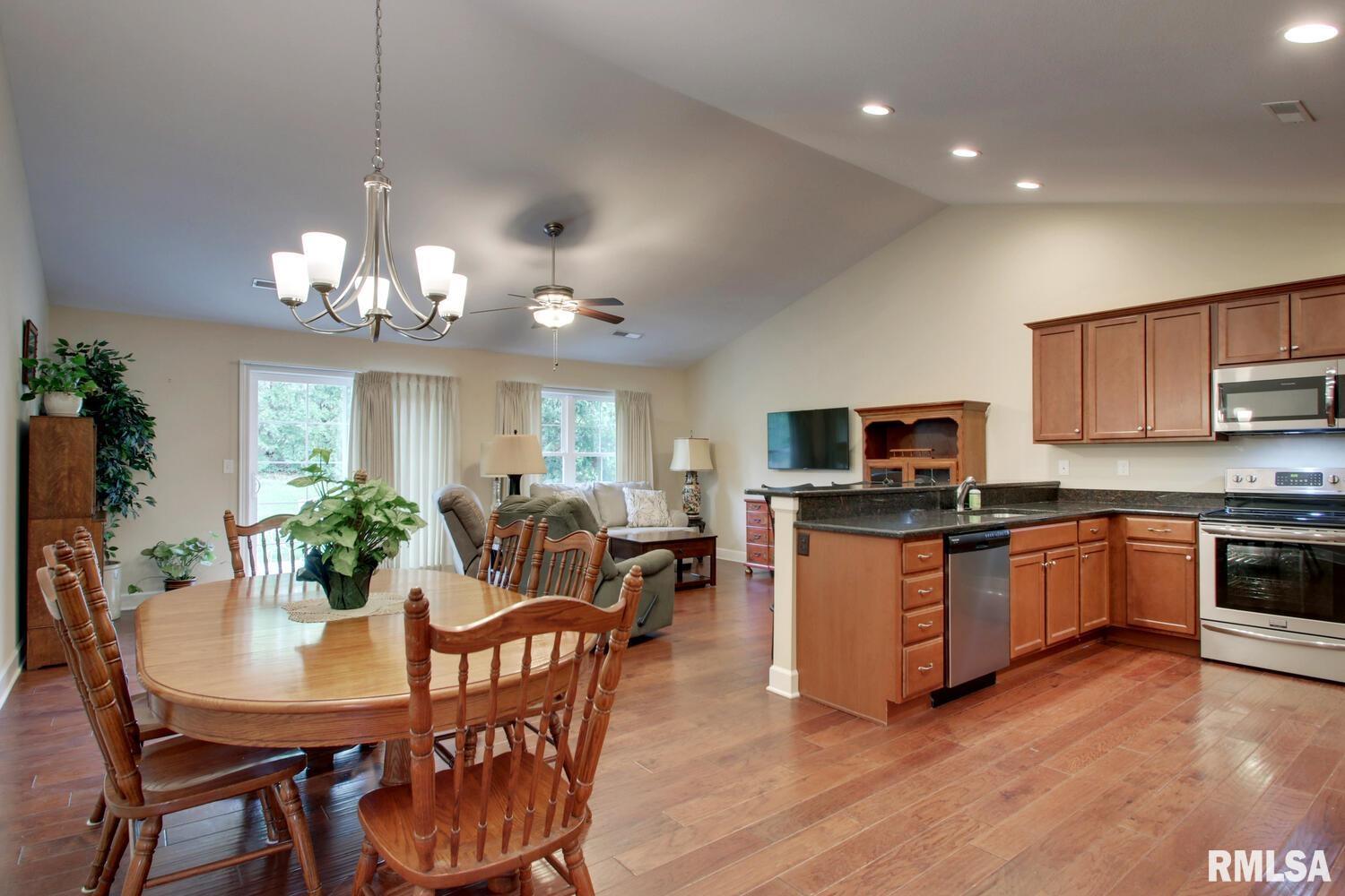 515 Gardendale Drive, Quincy, Illinois image 2
