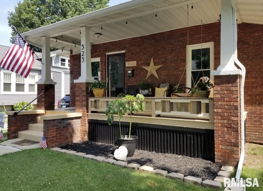 523 W Vine Street, Taylorville, Illinois image 2