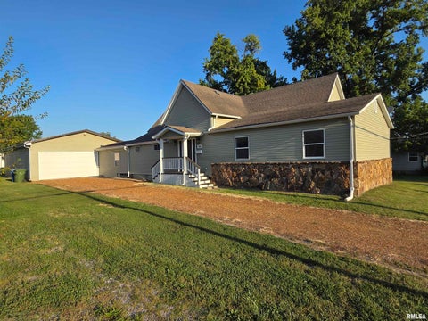 Homes For Sale - 1306 Monroe Avenue<br/> Williamson County, Johnston City, IL 62951