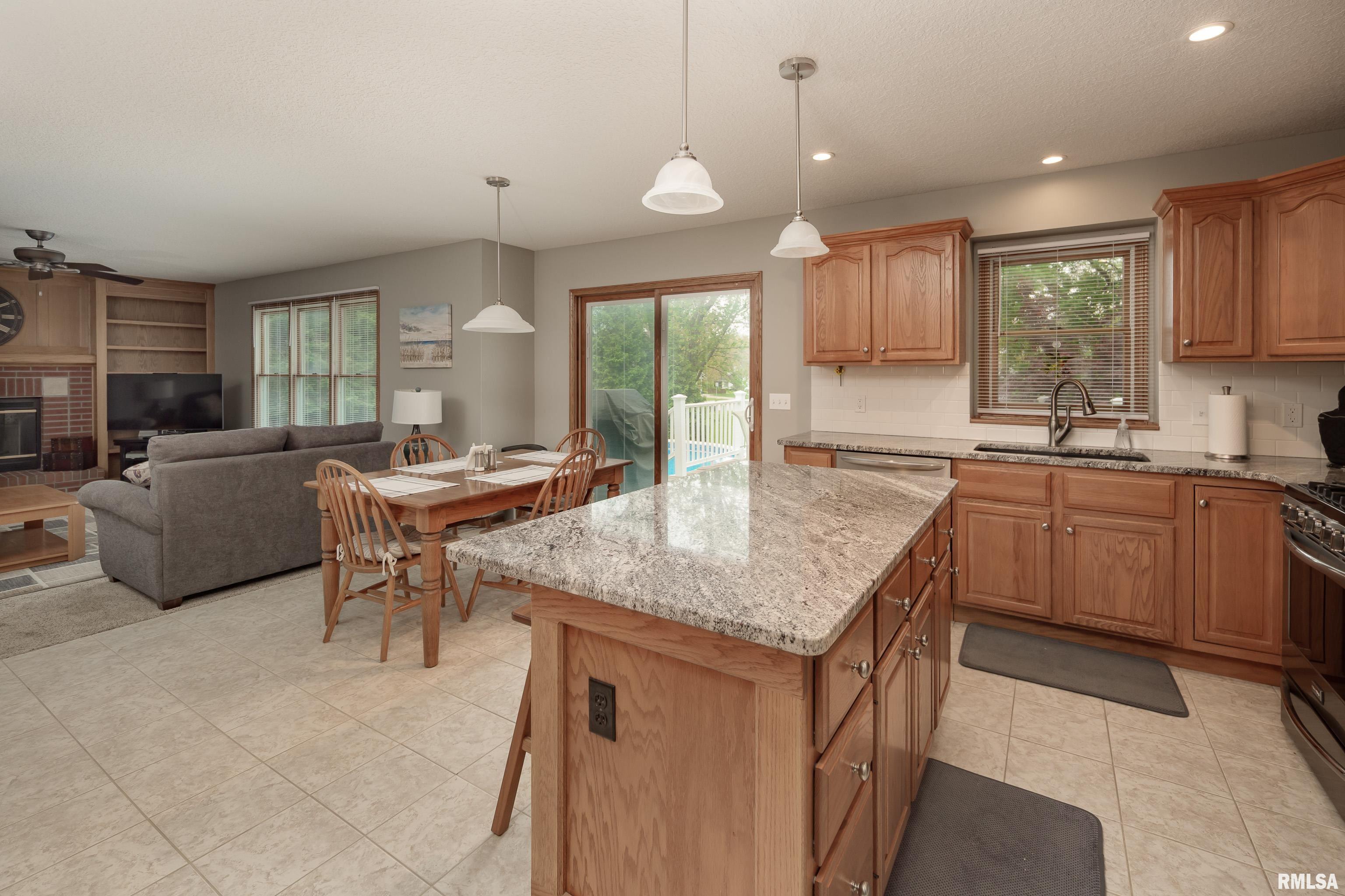 2883 48th Avenue, Bettendorf, Iowa image 8