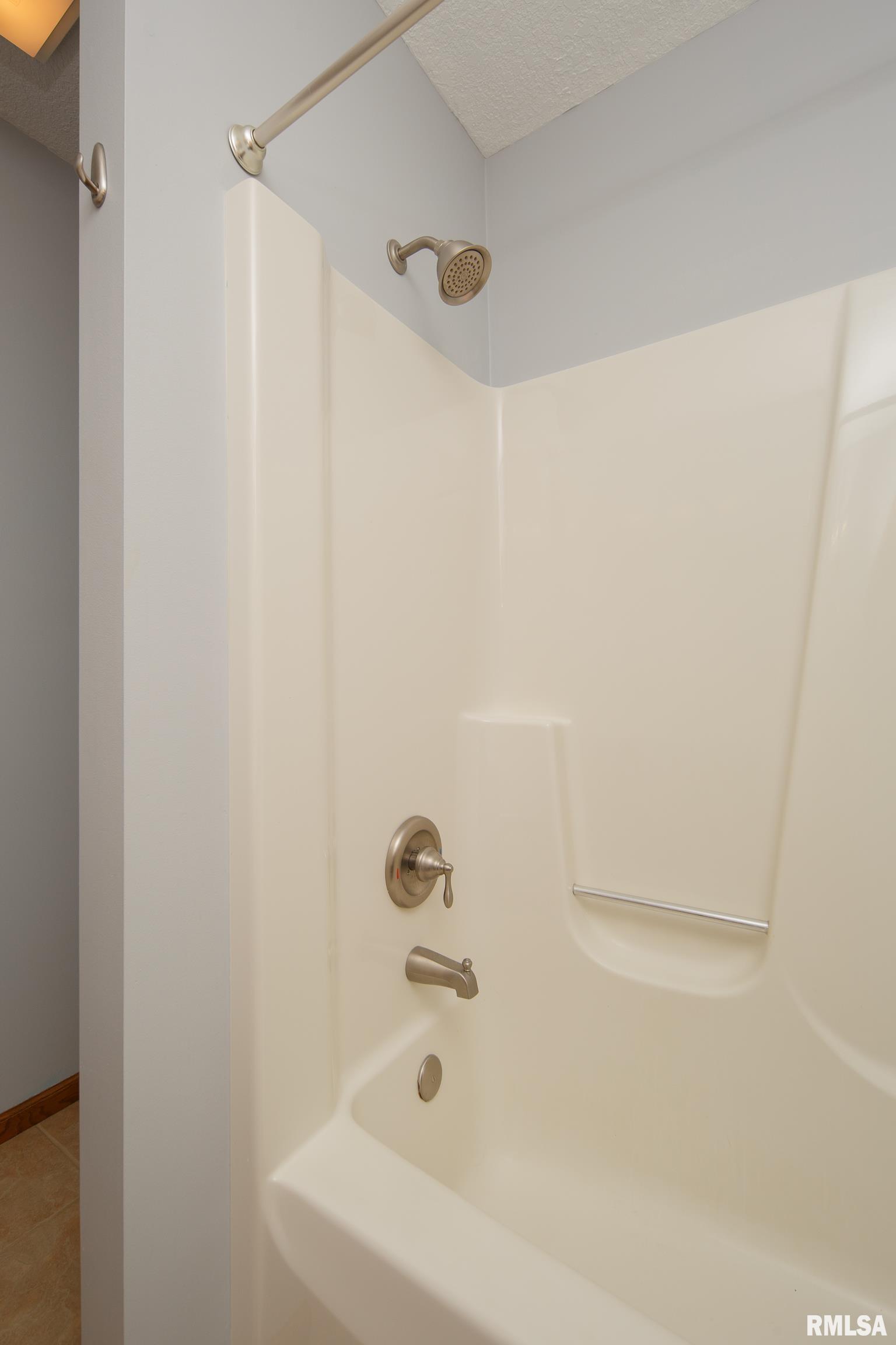 2883 48th Avenue, Bettendorf, Iowa image 18