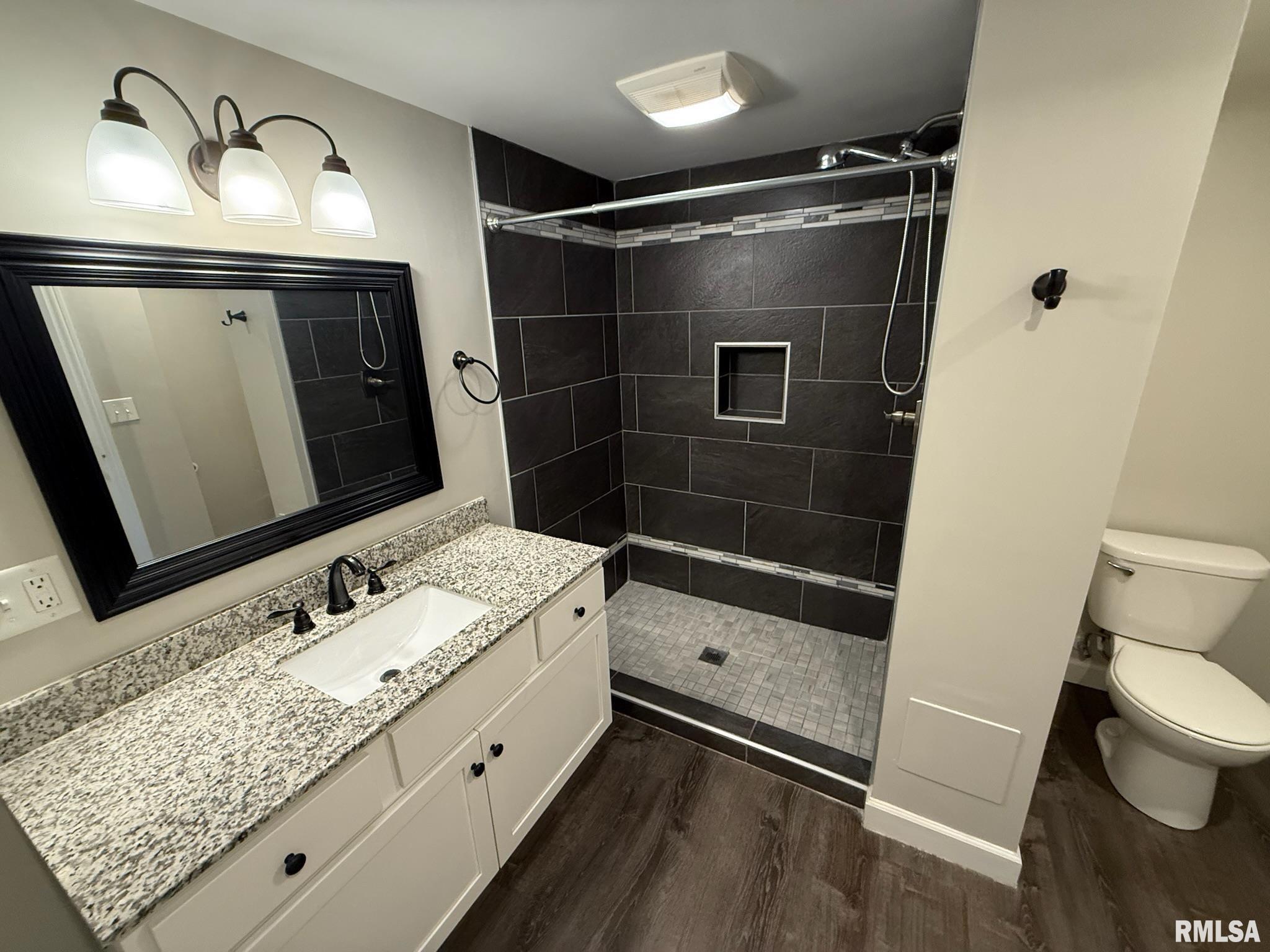 3713 Cedarwood Court, Bettendorf, Iowa image 13