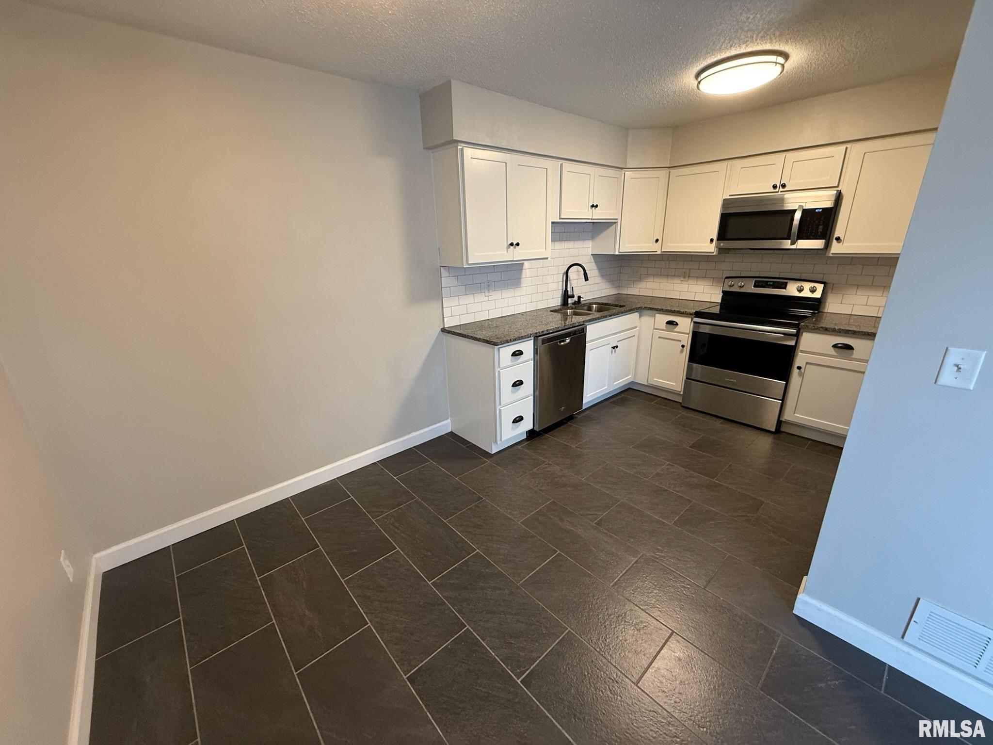 3713 Cedarwood Court, Bettendorf, Iowa image 6