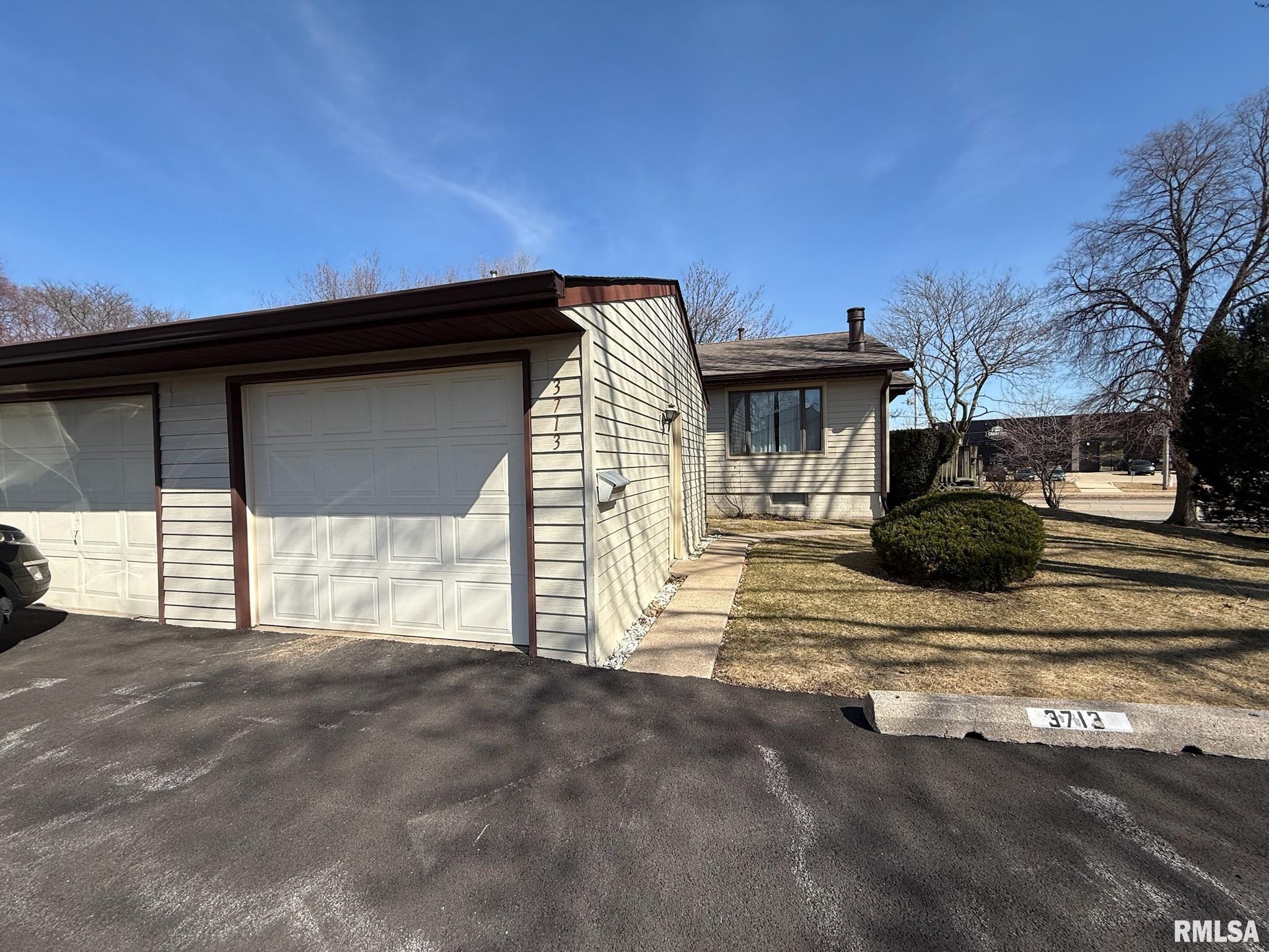 3713 Cedarwood Court, Bettendorf, Iowa image 1