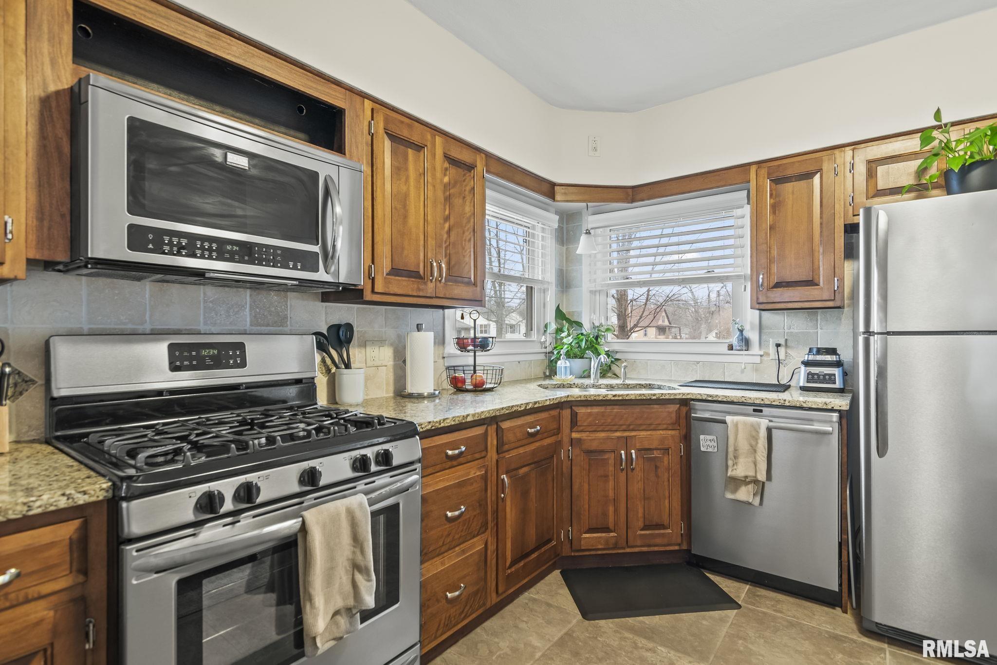 928 N 3rd Street, Riverton, Illinois image 9