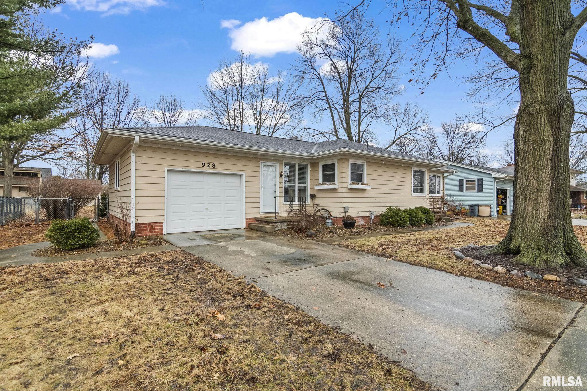 928 N 3rd Street, Riverton, Illinois image 1