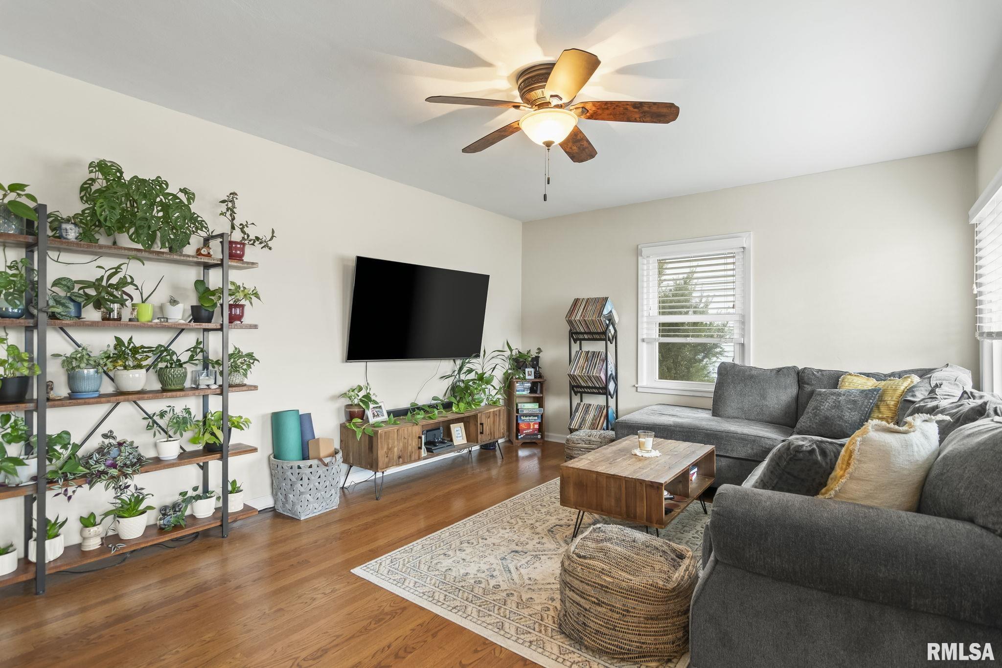 928 N 3rd Street, Riverton, Illinois image 2