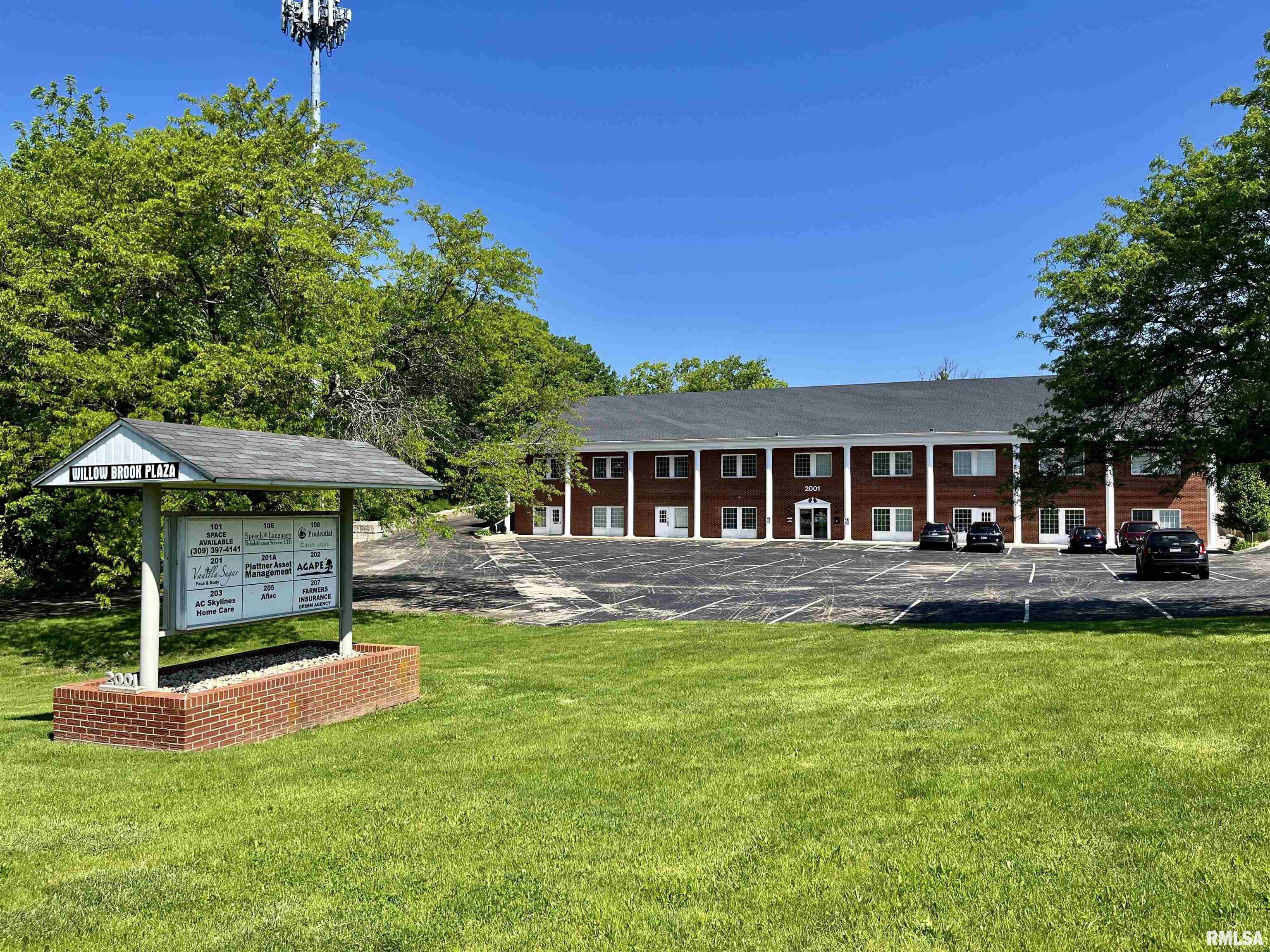 Photo 1 of 14 — 2001 W WILLOW KNOLLS Road Micro Suite H, Peoria, IL 61614
