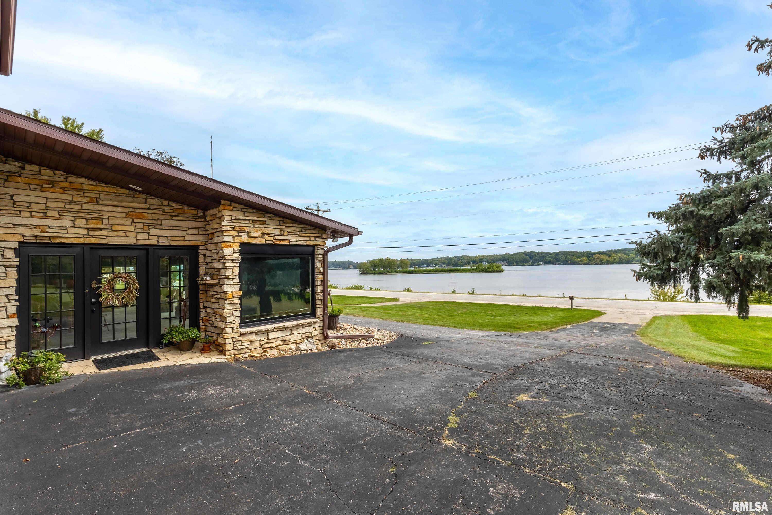 21480 Great River Road, Le Claire, Iowa image 4