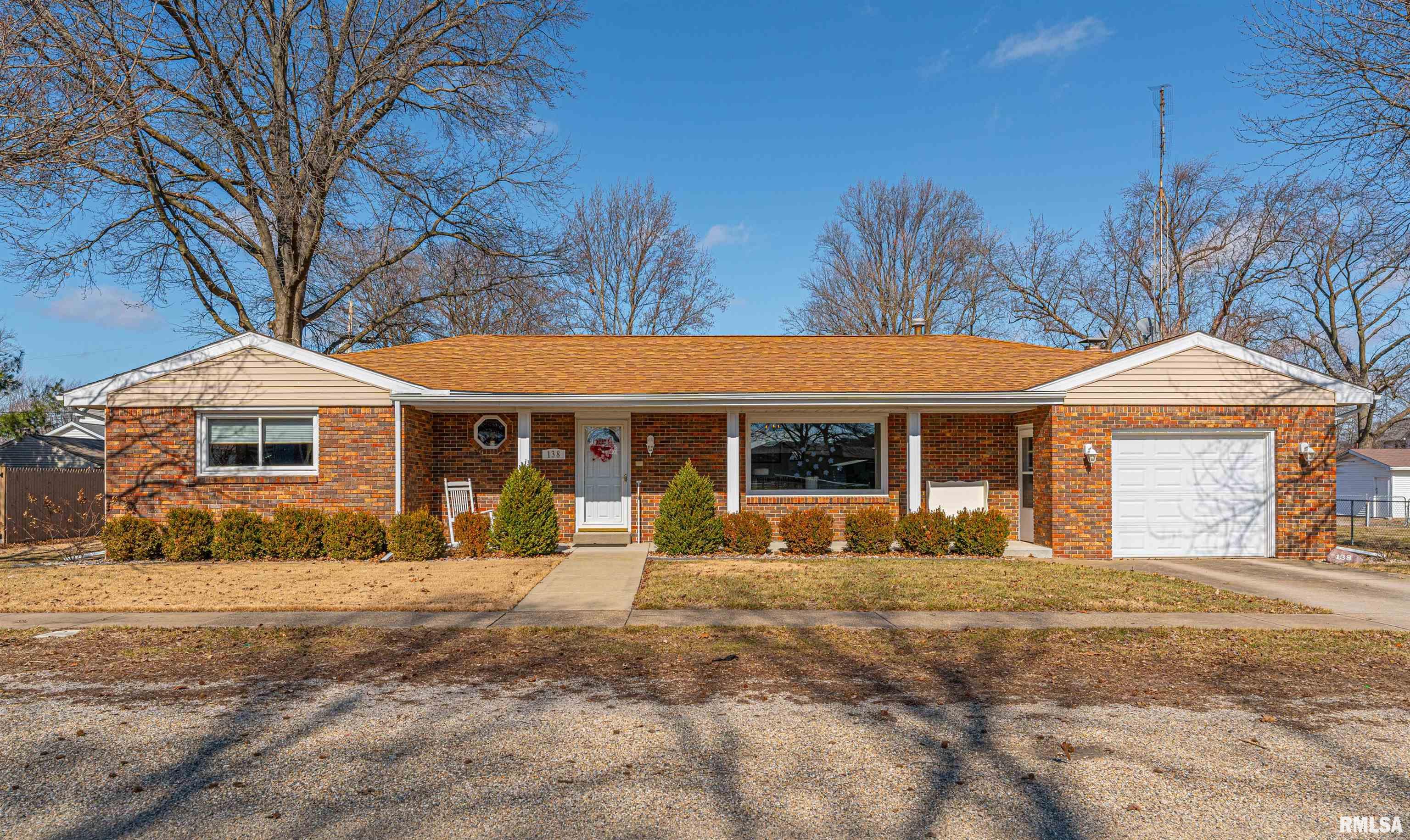 138 E LINCOLN Street