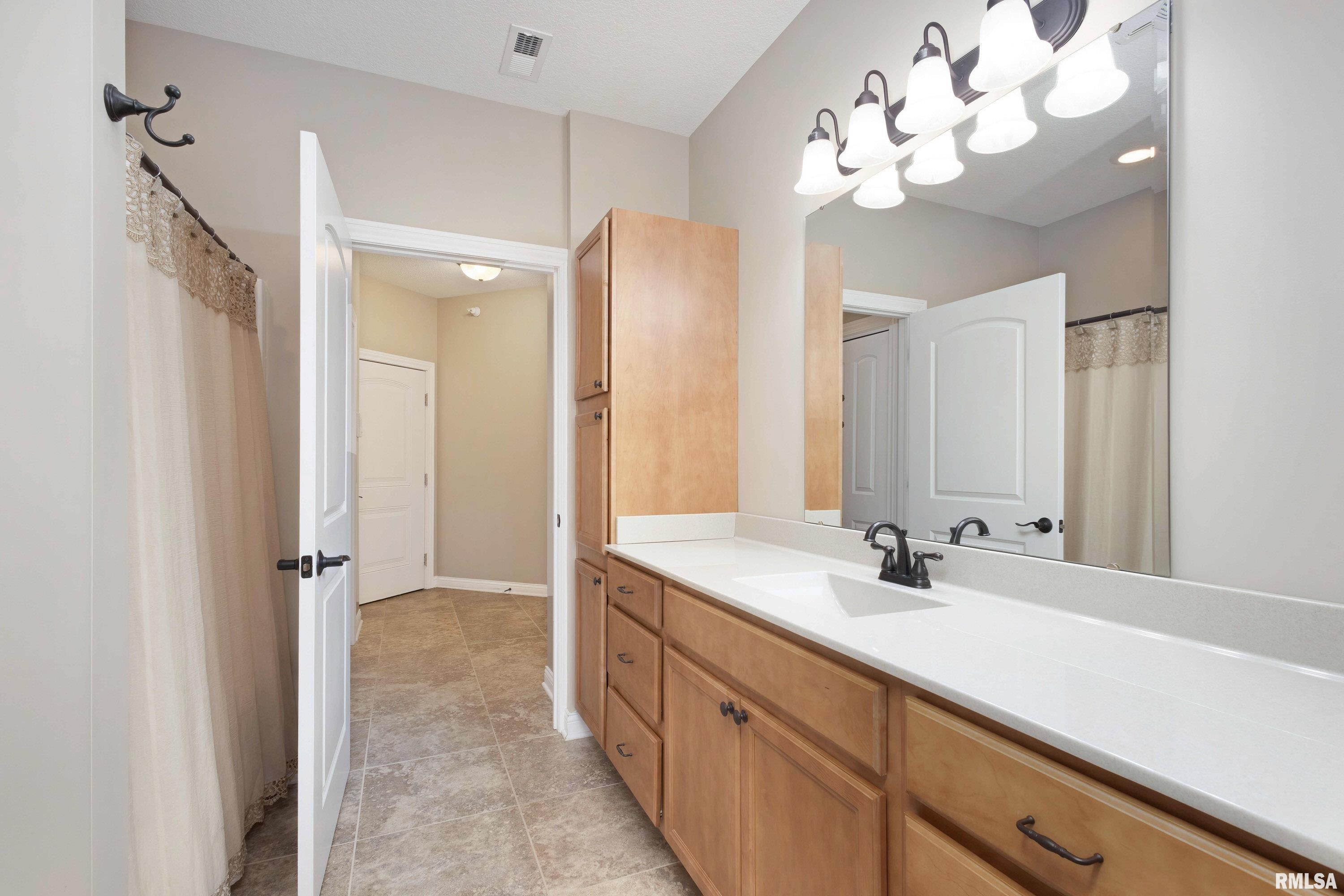 1247 E Kimberly Road #1247, Bettendorf, Iowa image 25