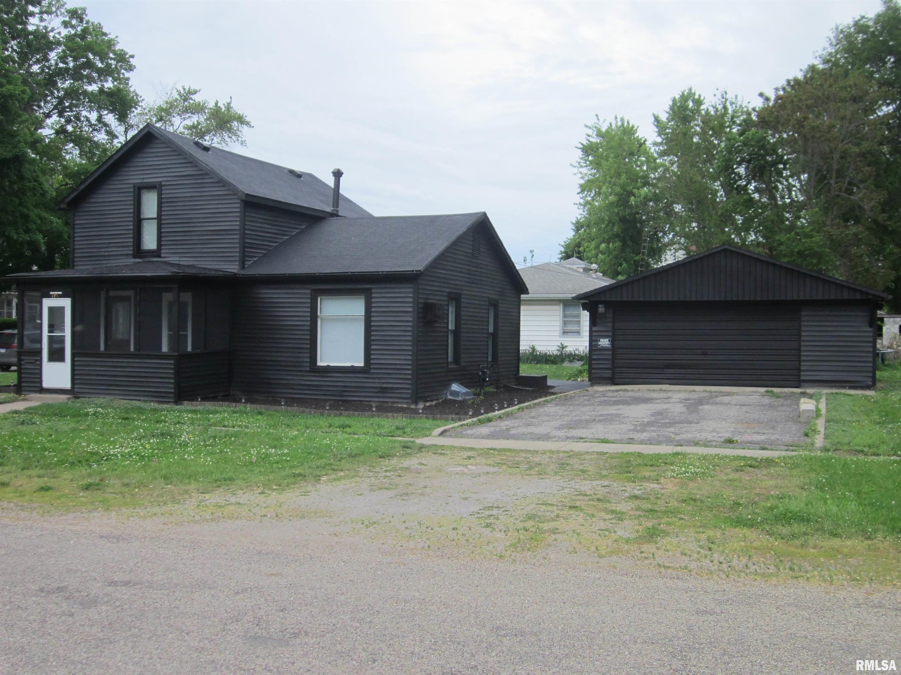 104 E MYRTLE Street