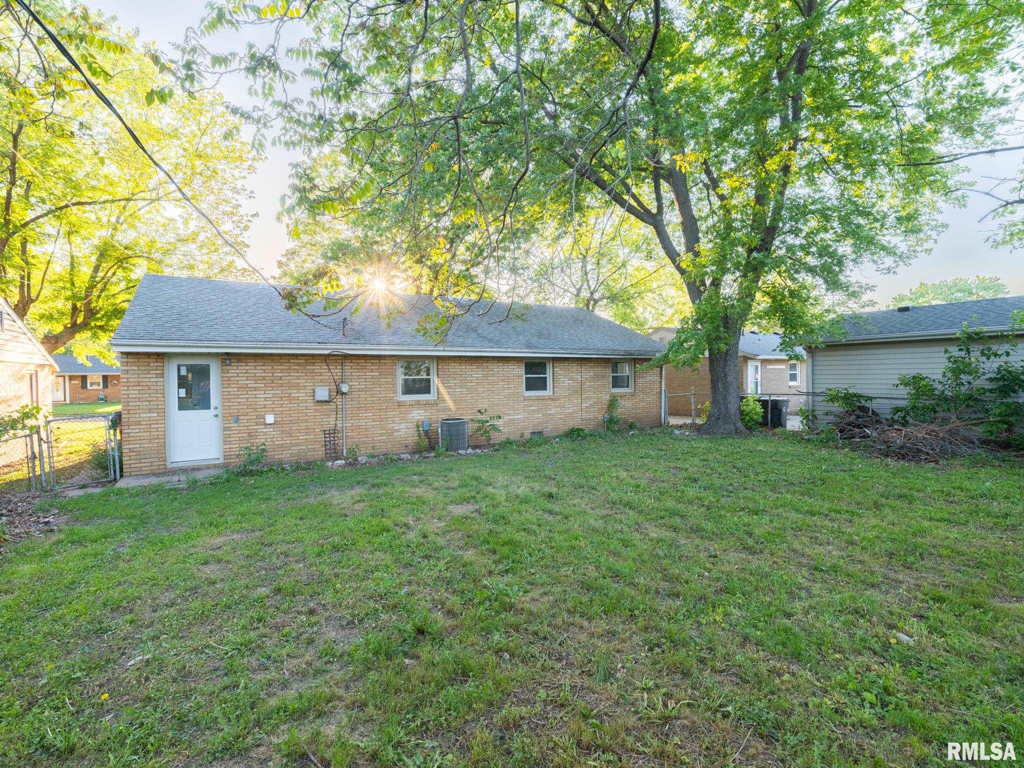 1522 Howard Court, Pekin, Illinois image 6