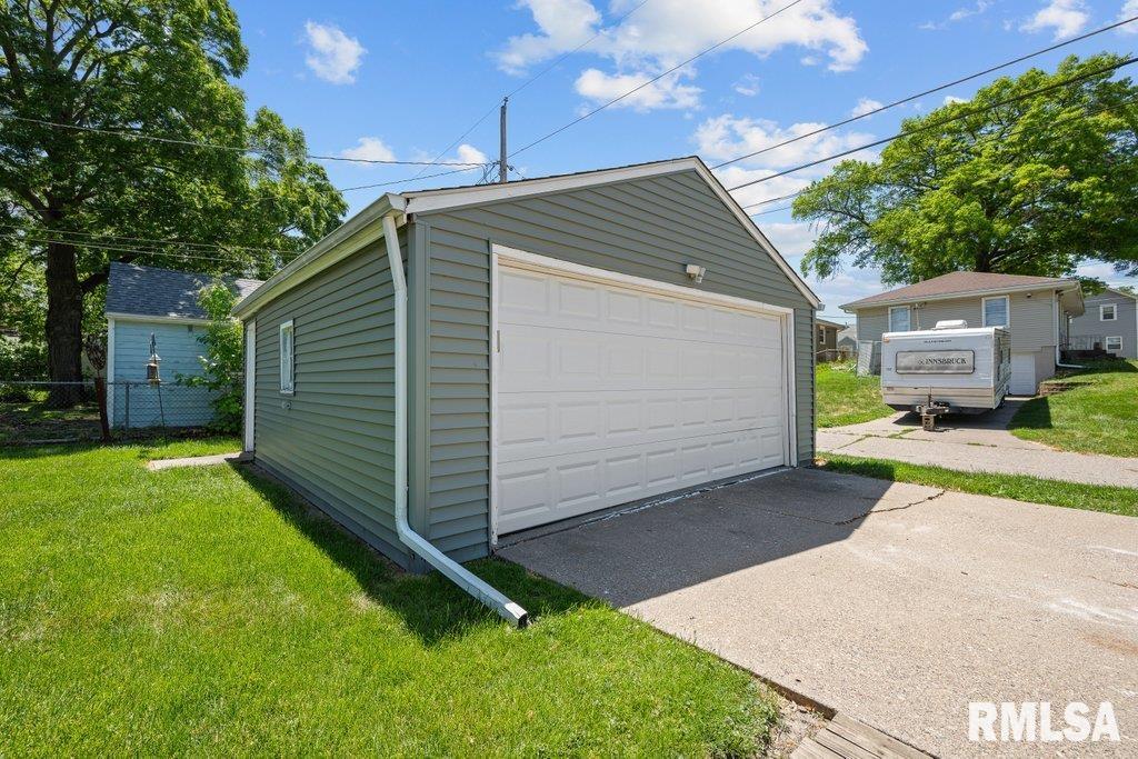 2734 College Avenue, Davenport, Iowa image 4
