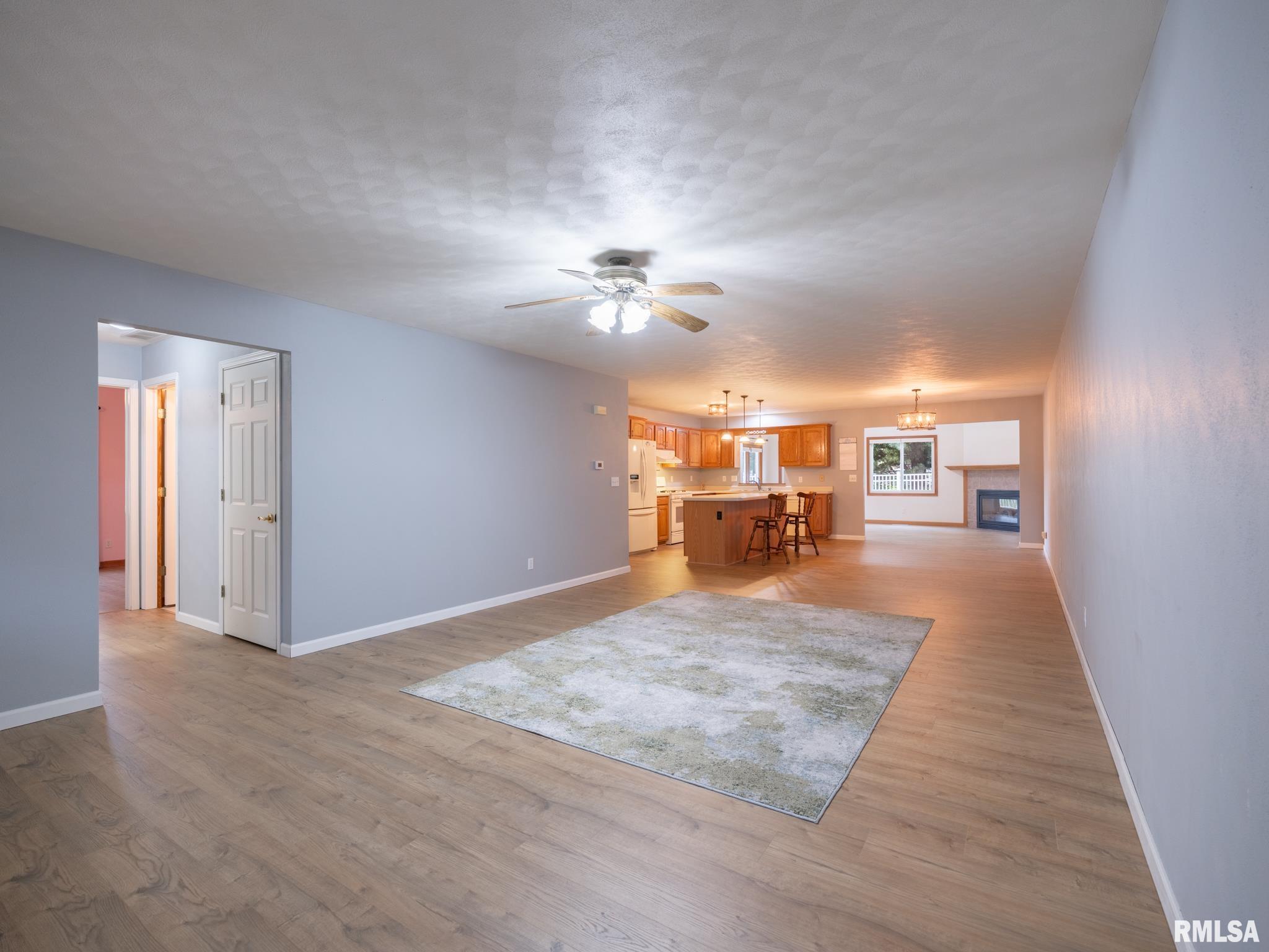 1909 Dane Kelsey Drive, Pekin, Illinois image 11