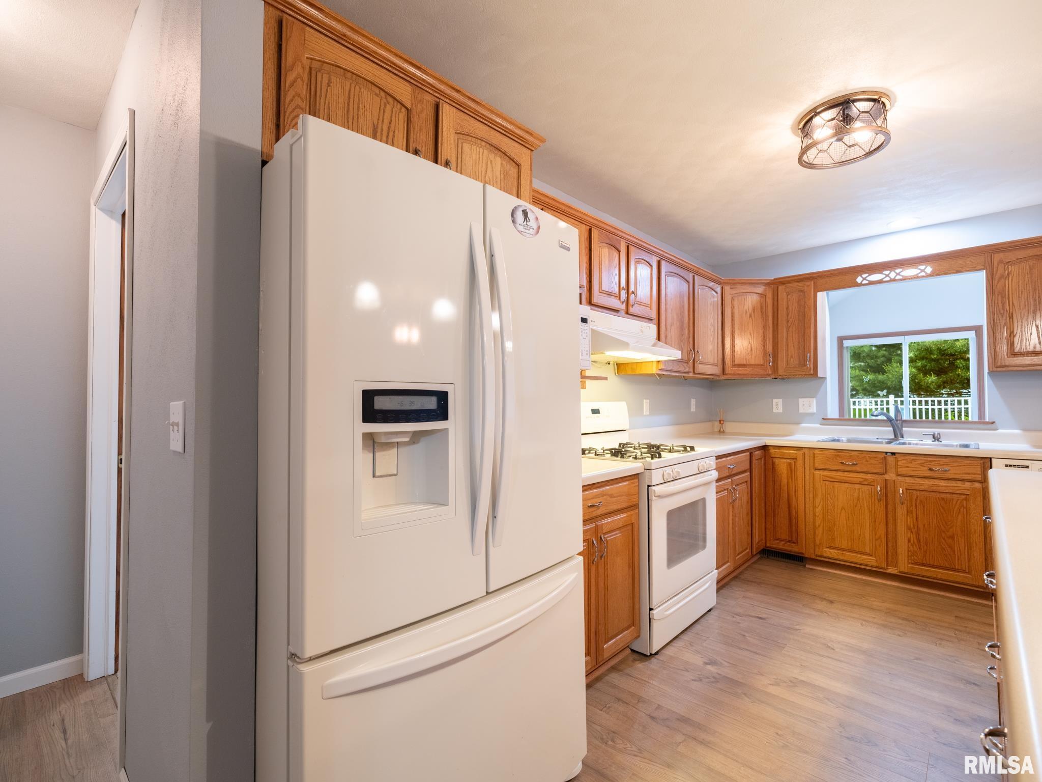 1909 Dane Kelsey Drive, Pekin, Illinois image 22