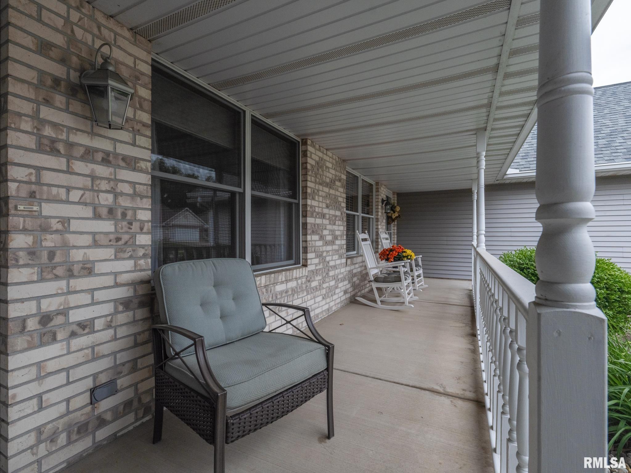 1909 Dane Kelsey Drive, Pekin, Illinois image 2