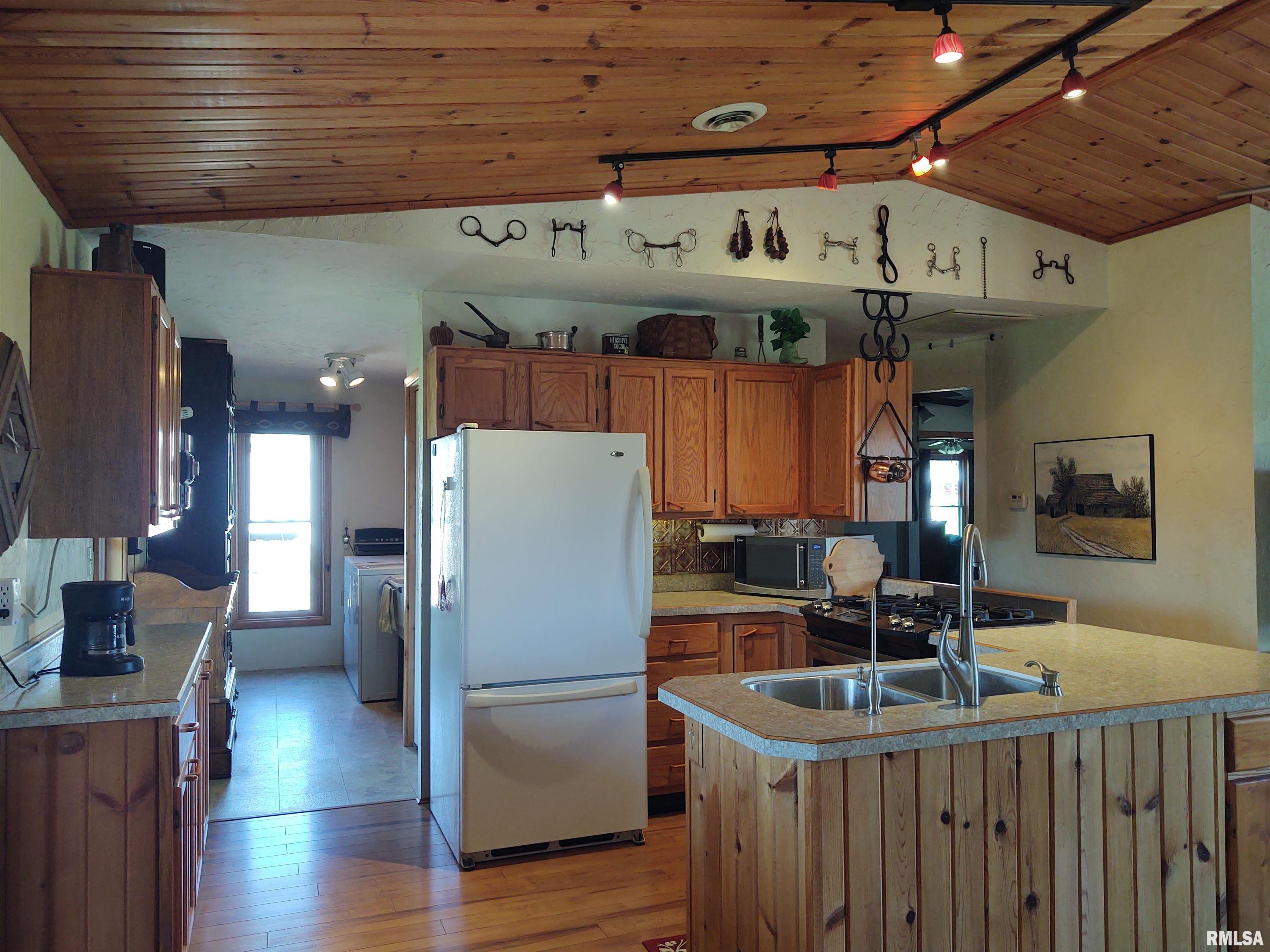 29 Bridle Lane, Stonefort, Illinois image 15