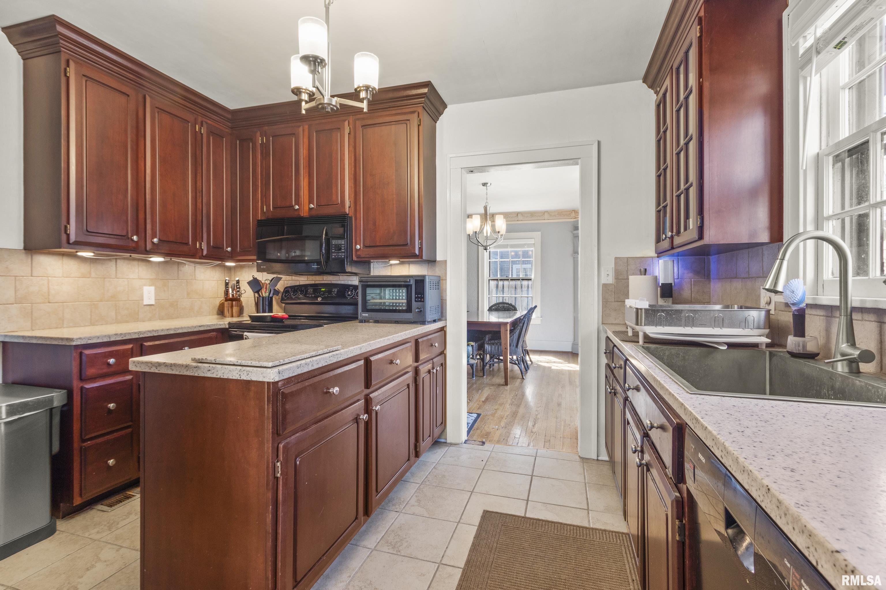 3923 N Knoxville Avenue, Peoria, Illinois image 11