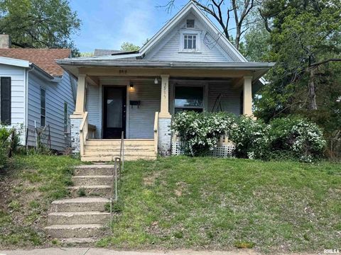 Photo of 3515 NE MADISON Avenue, Peoria, IL 61603 (MLS # PA1265901)