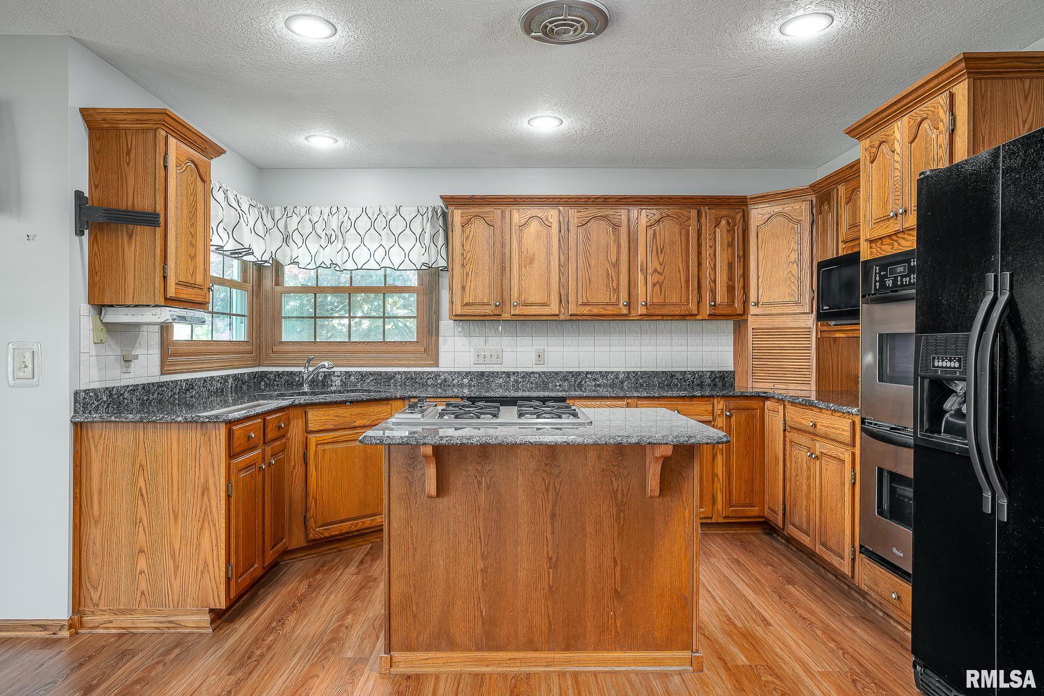 901 E 6th Street, Coal Valley, Illinois image 6