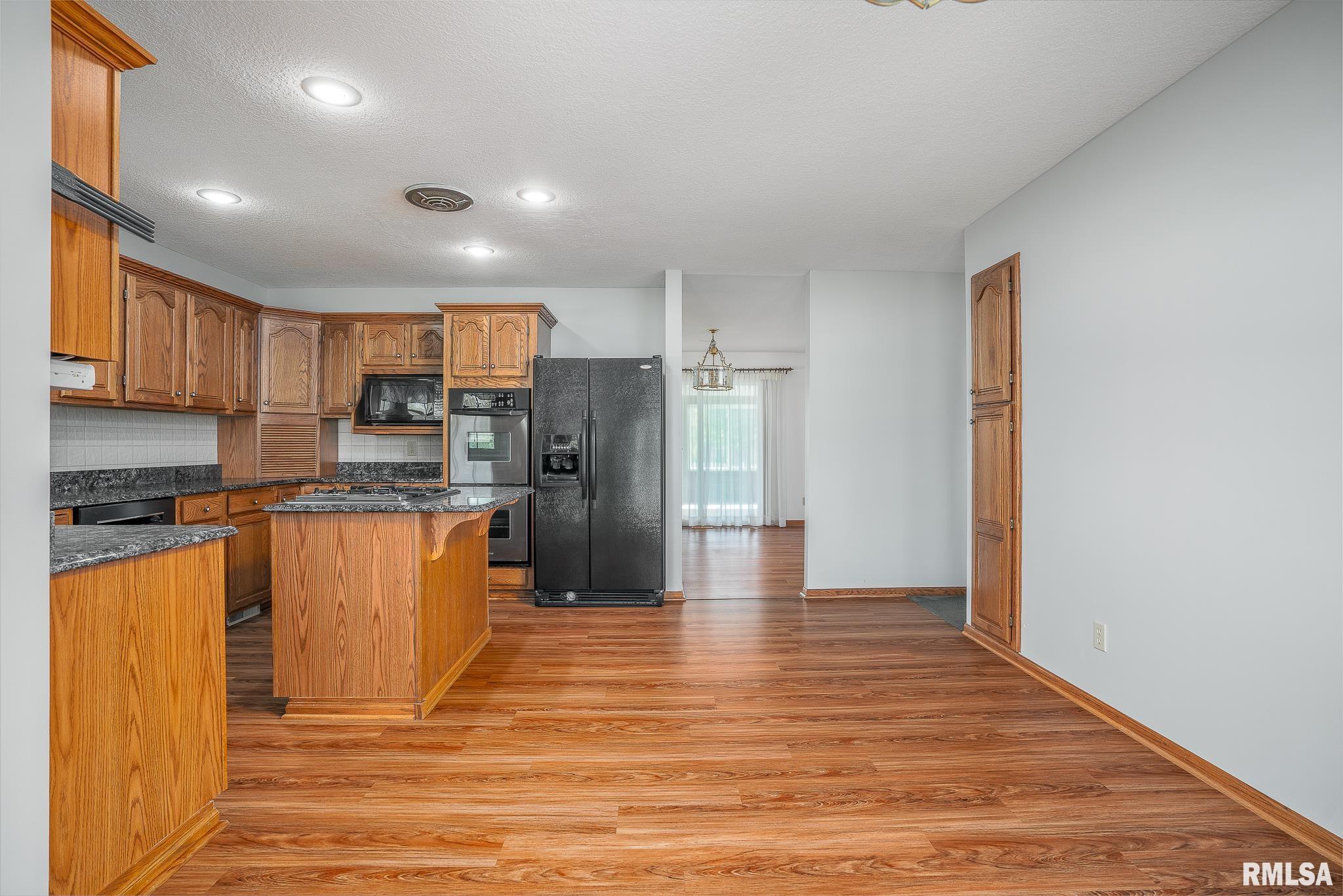 901 E 6th Street, Coal Valley, Illinois image 8
