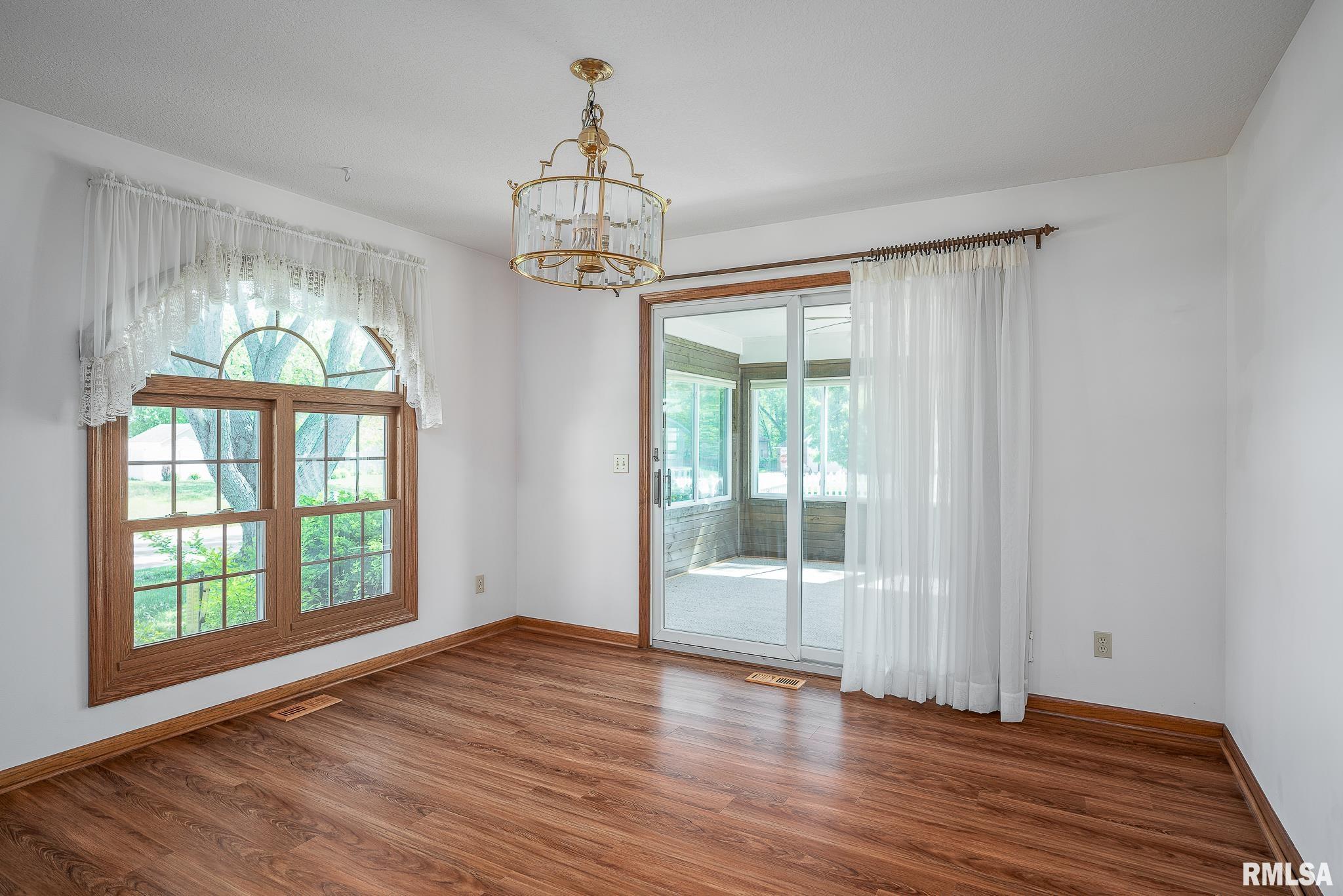 901 E 6th Street, Coal Valley, Illinois image 9