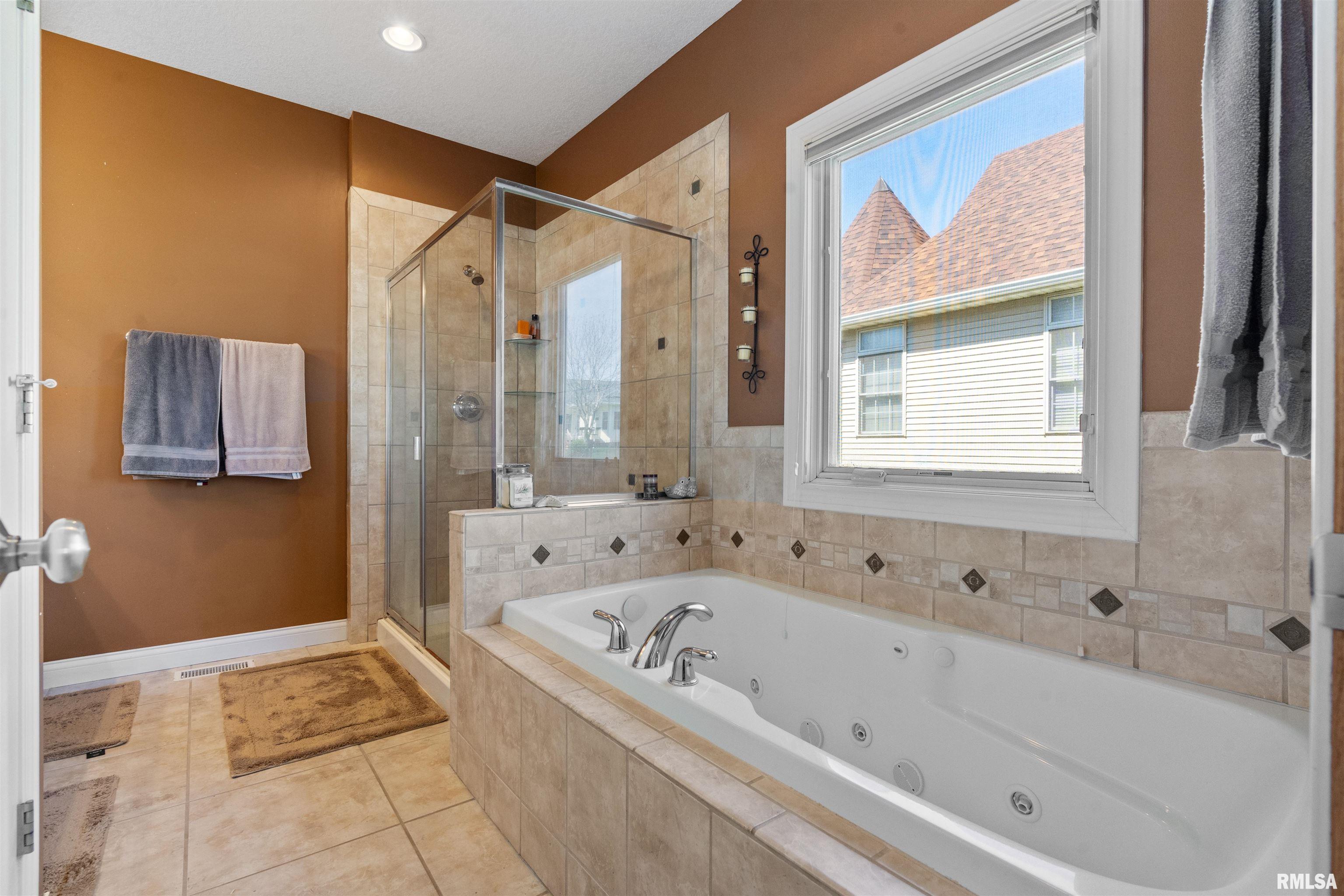 4707 Coventry Court, Davenport, Iowa image 42