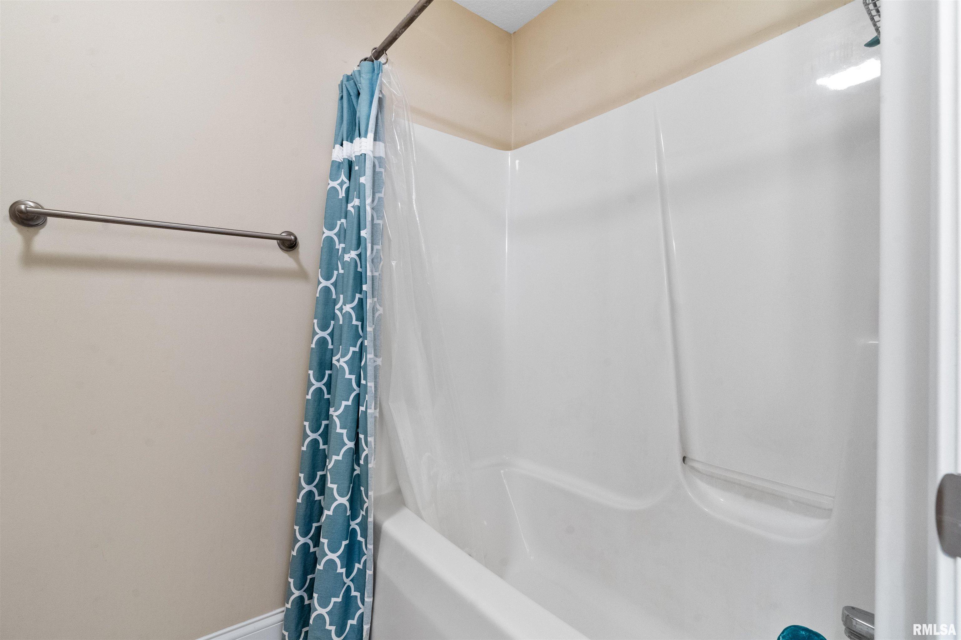 4707 Coventry Court, Davenport, Iowa image 14