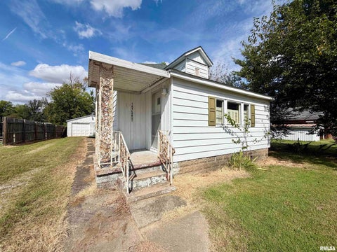 Homes For Sale - 1104 Taylor Street<br/> Eldorado, IL 62930